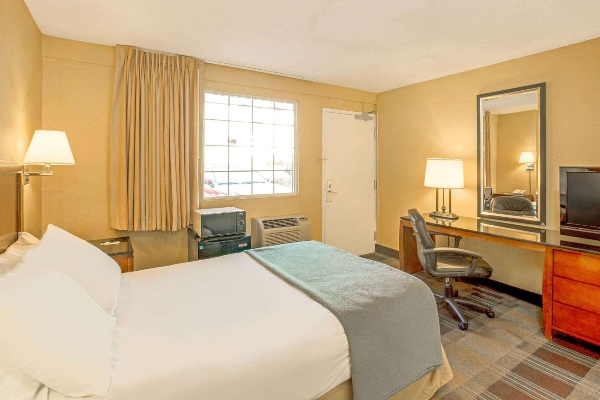 Travelodge By Wyndham בסילבר ספרינג מראה חיצוני תמונה